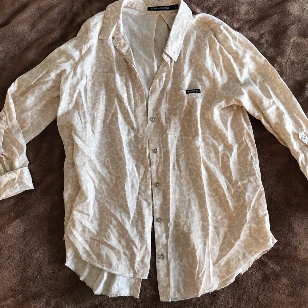 Calvin Klein M button up blouse.